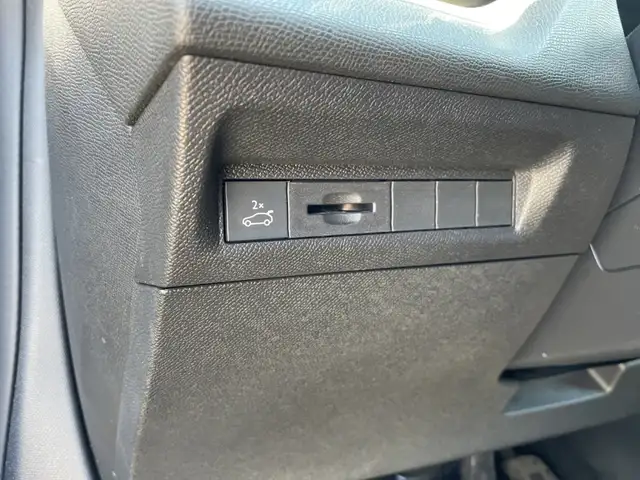 Peugeot 408 view 19