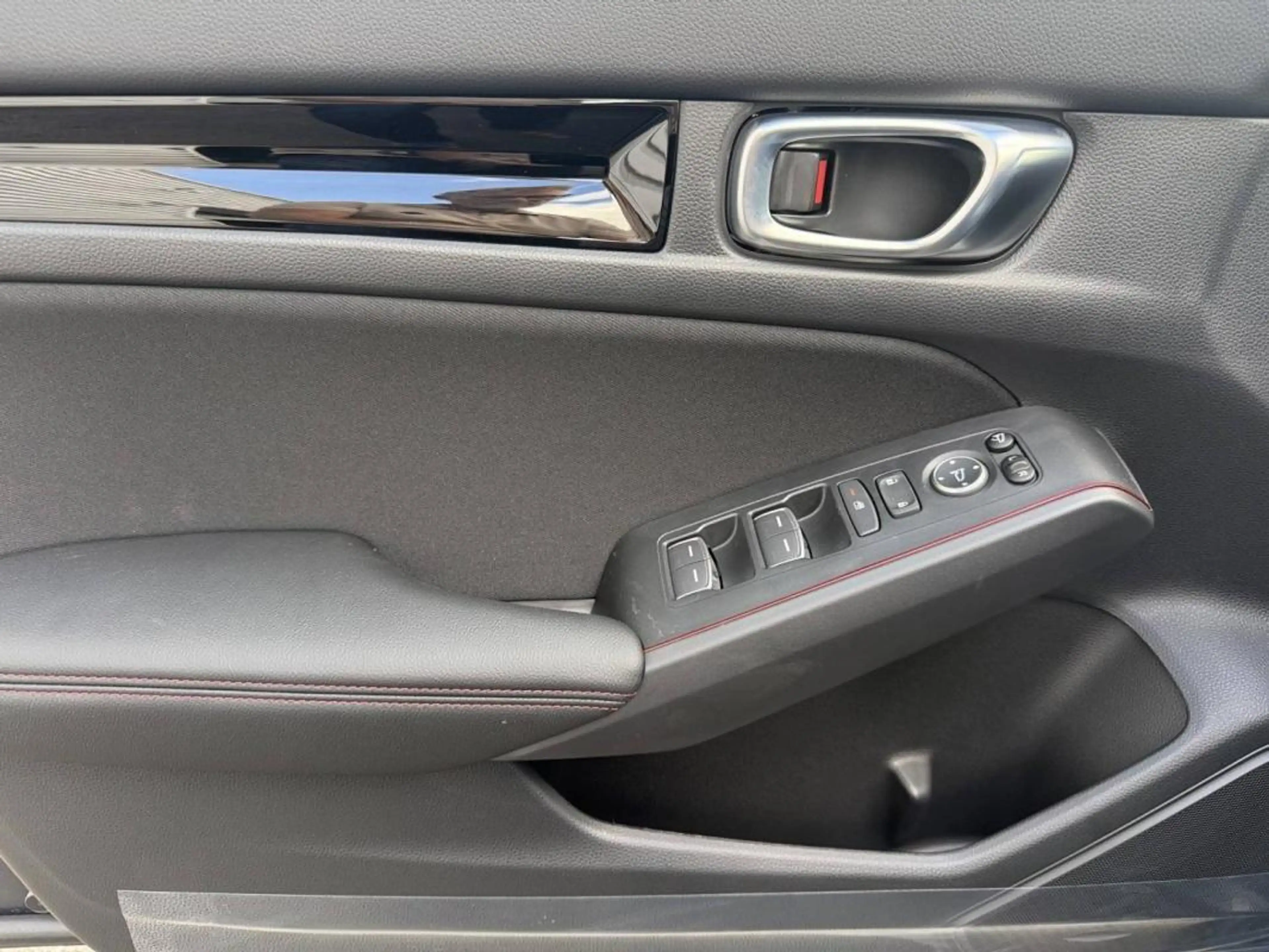 Honda Civic 2.0 i-MMD 184ch e:HEV Sport — photo 26