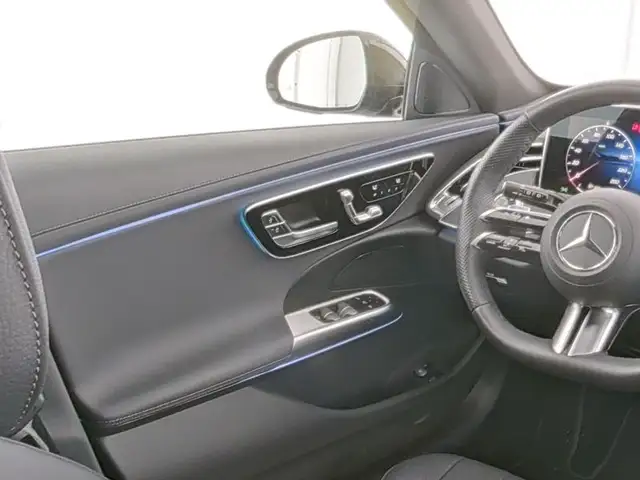 Mercedes-Benz E-Class view 9