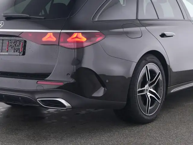 Mercedes-Benz E-Class view 5