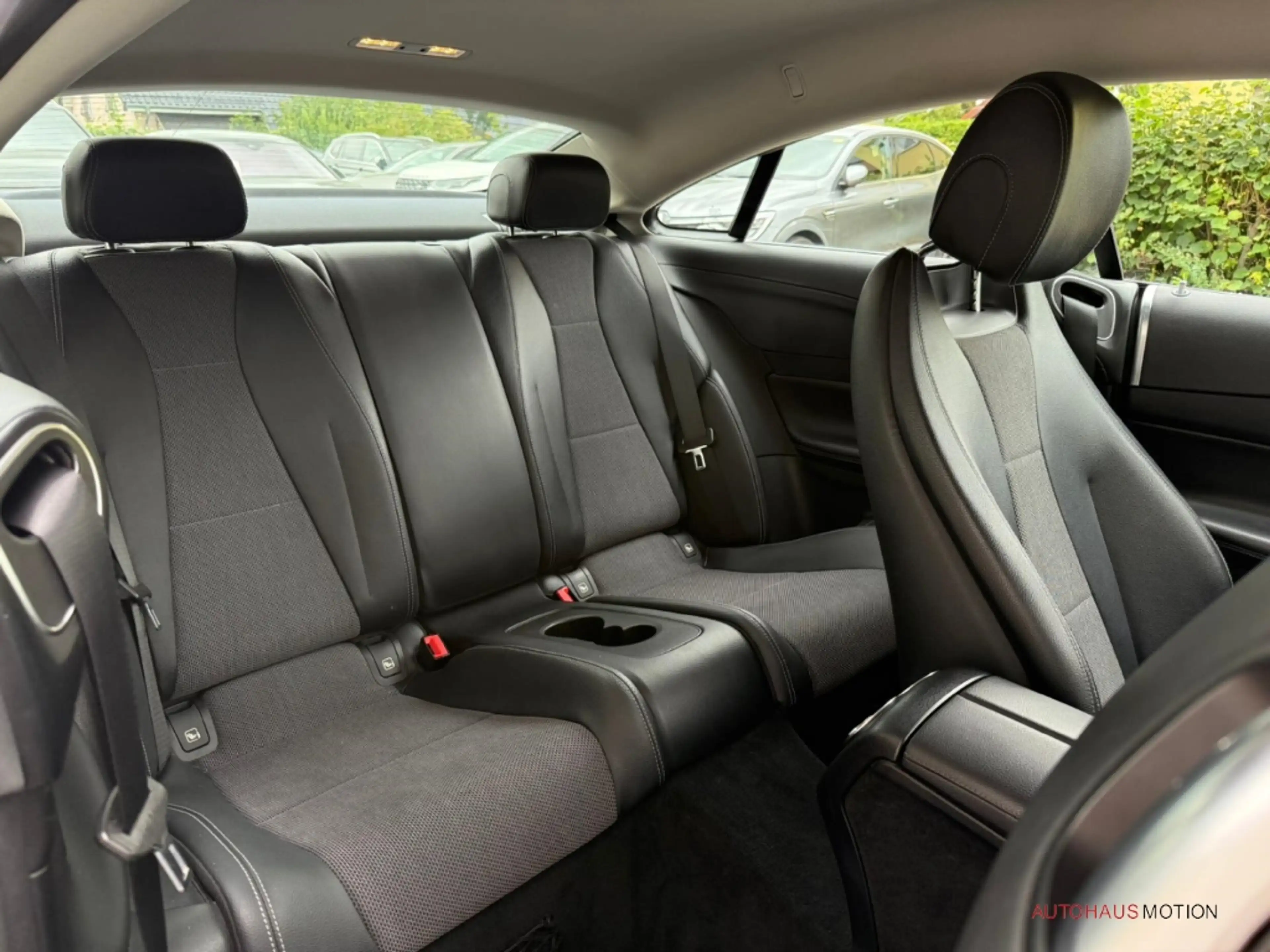 Mercedes-Benz E 200 Coupe Avantgarde Navi Kamera LED Ambientebeleuchtu — photo 13