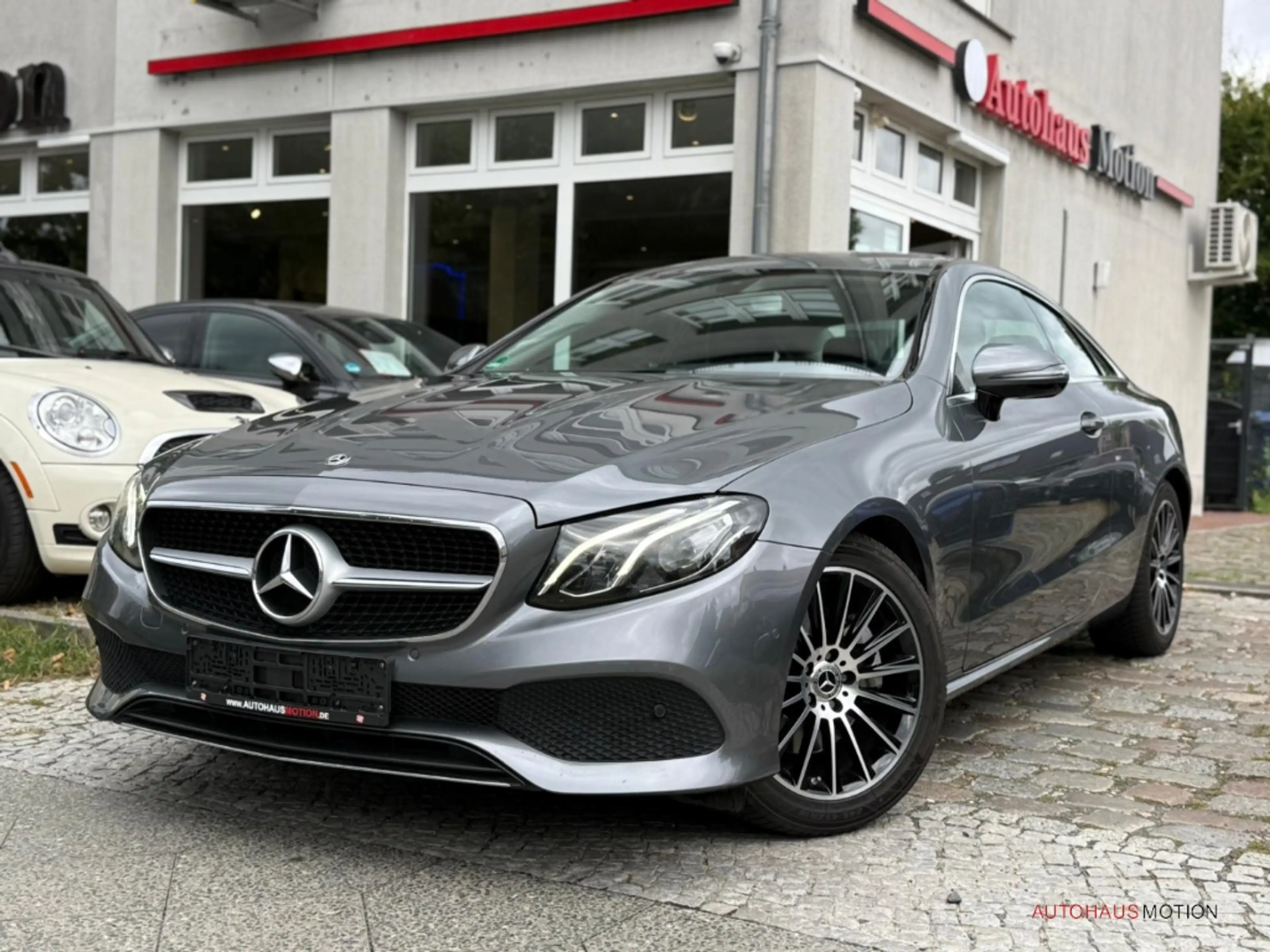 Mercedes-Benz E 200 Coupe Avantgarde Navi Kamera LED Ambientebeleuchtu — photo 2
