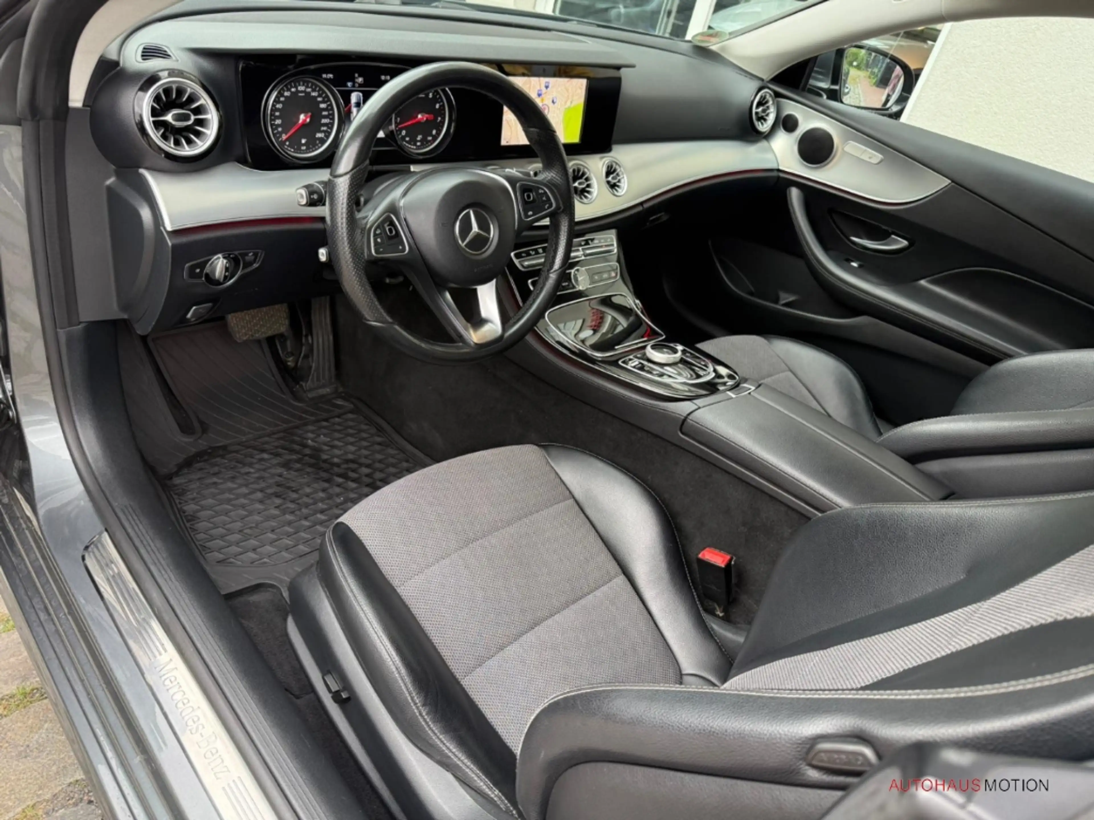 Mercedes-Benz E 200 Coupe Avantgarde Navi Kamera LED Ambientebeleuchtu — photo 9