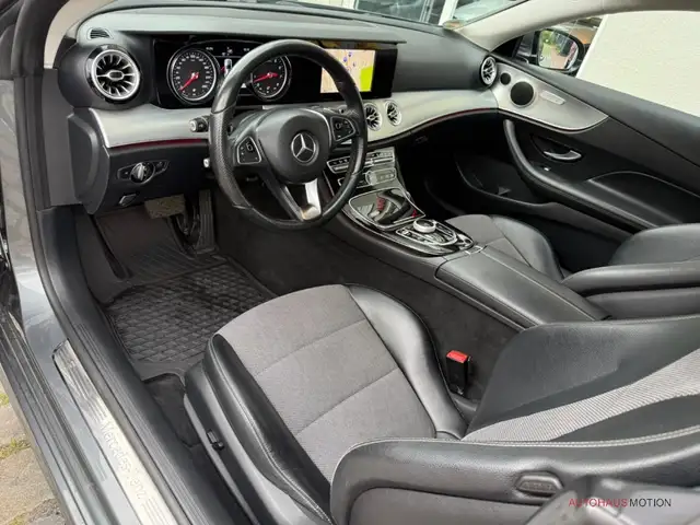 Mercedes-Benz E-Class view 9