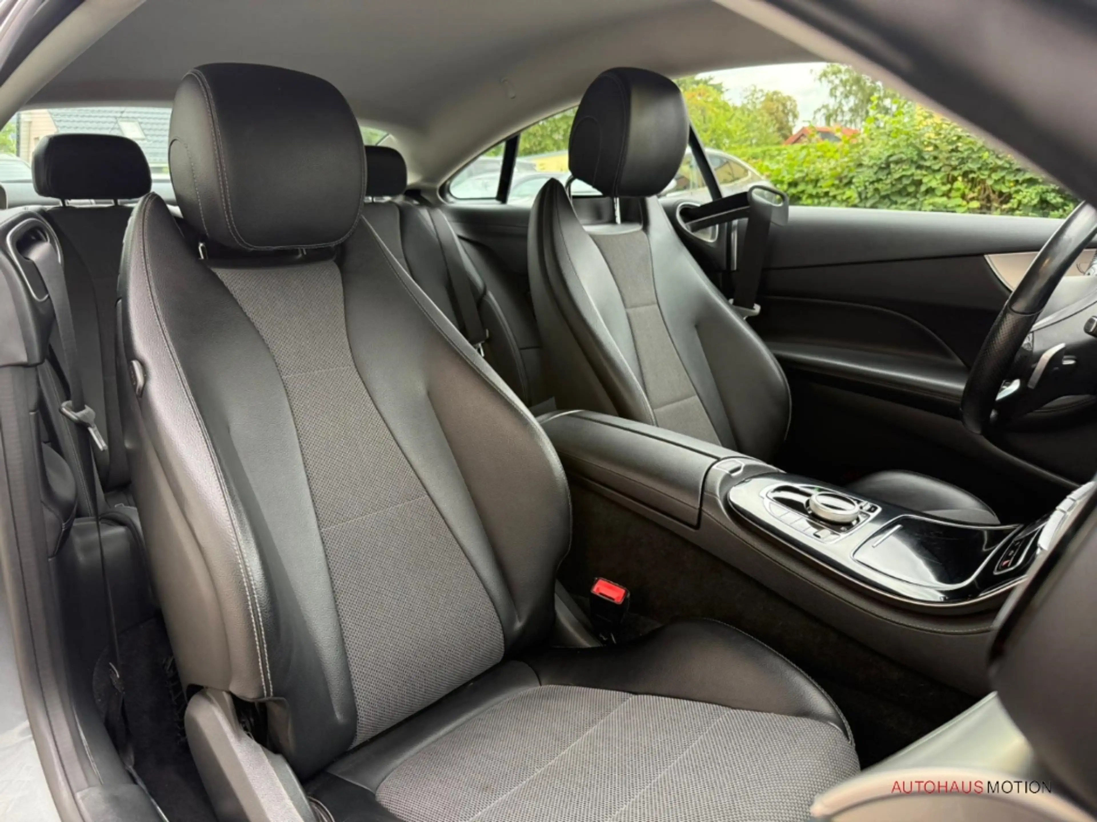 Mercedes-Benz E 200 Coupe Avantgarde Navi Kamera LED Ambientebeleuchtu — photo 15