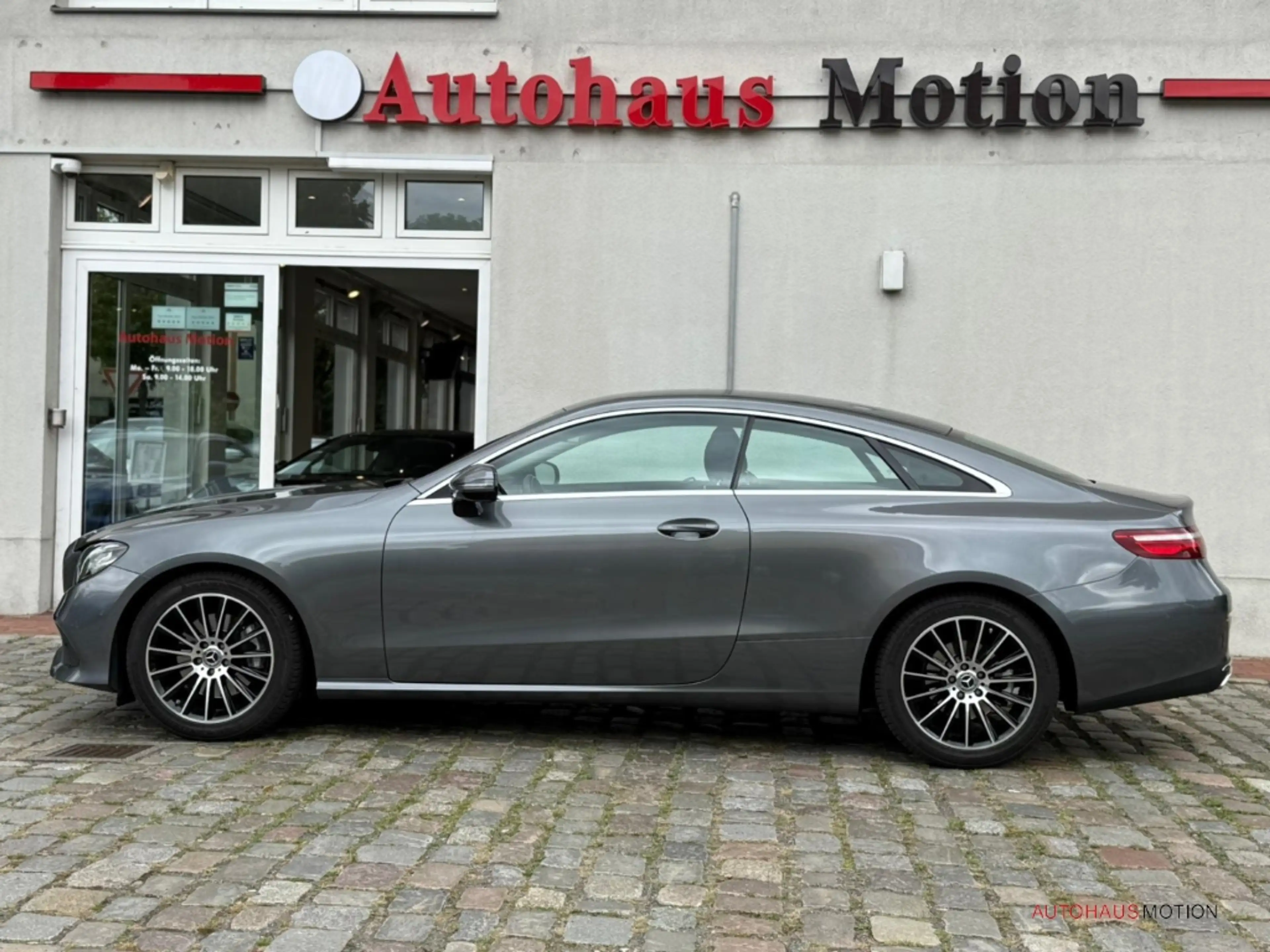 Mercedes-Benz E 200 Coupe Avantgarde Navi Kamera LED Ambientebeleuchtu — photo 8