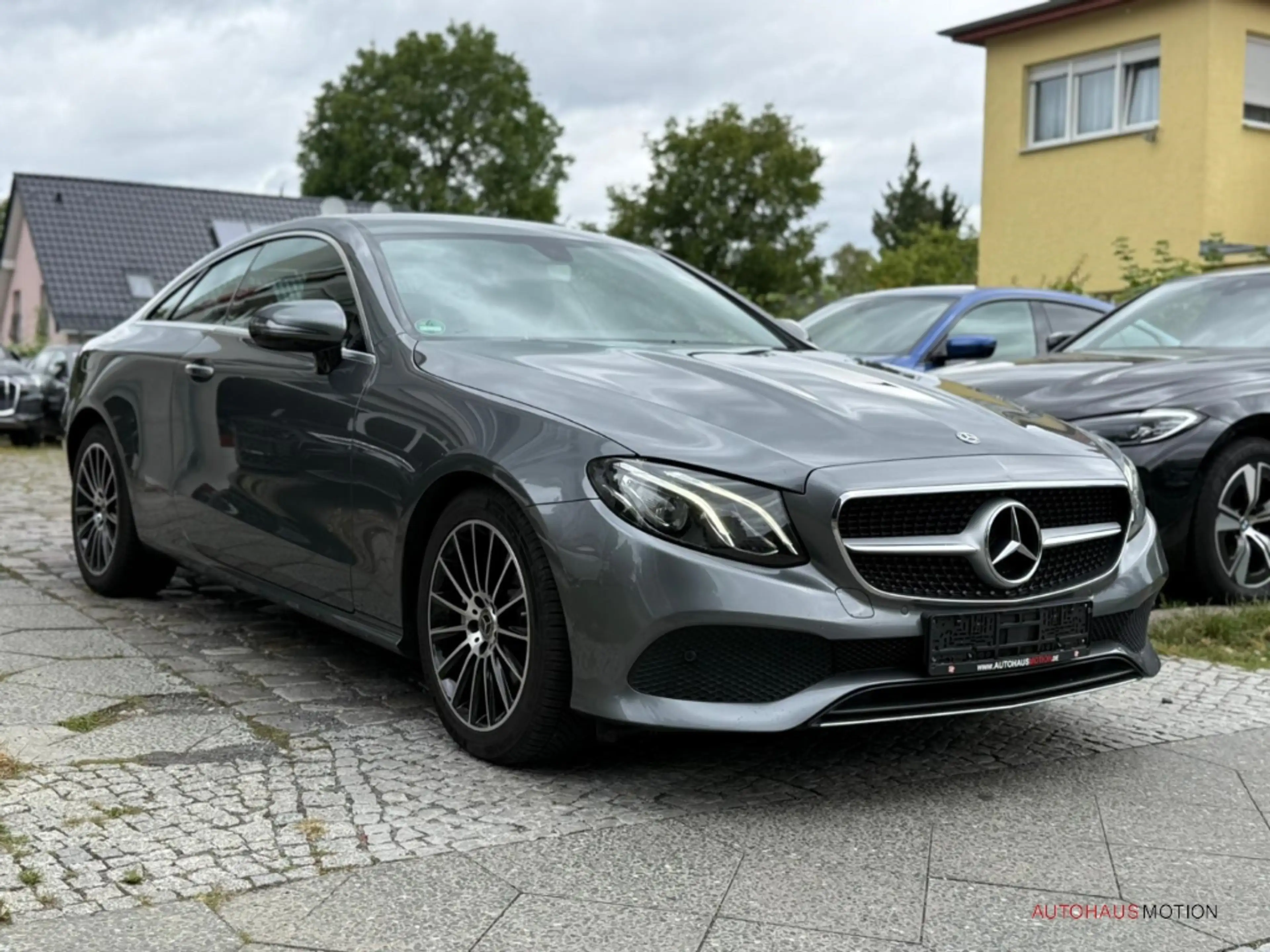 Mercedes-Benz E 200 Coupe Avantgarde Navi Kamera LED Ambientebeleuchtu — photo 4