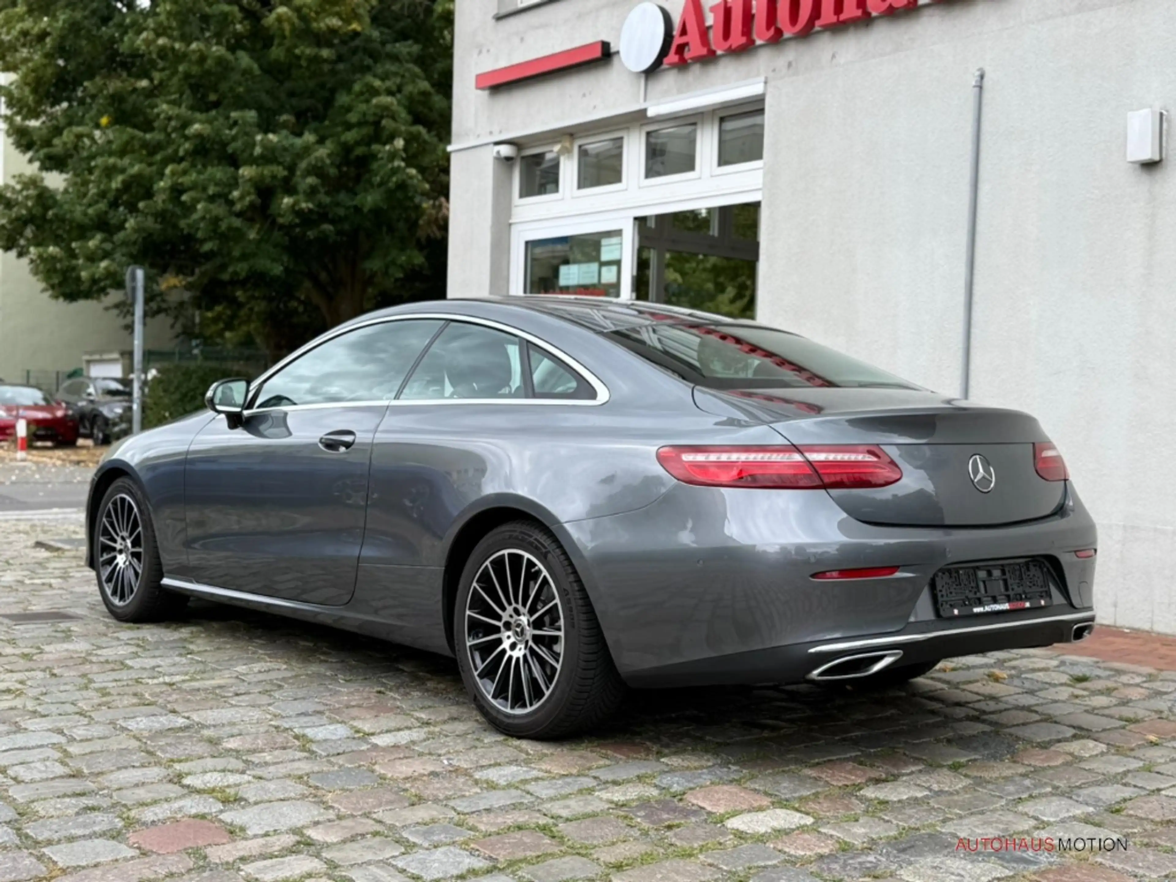 Mercedes-Benz E 200 Coupe Avantgarde Navi Kamera LED Ambientebeleuchtu — photo 7