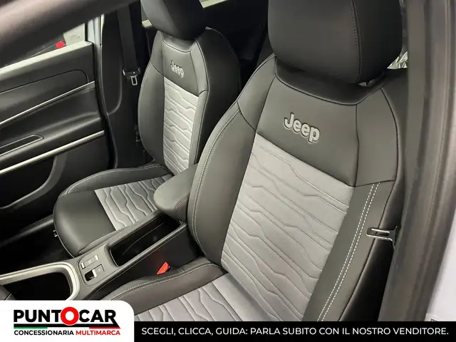 Jeep Avenger view 9