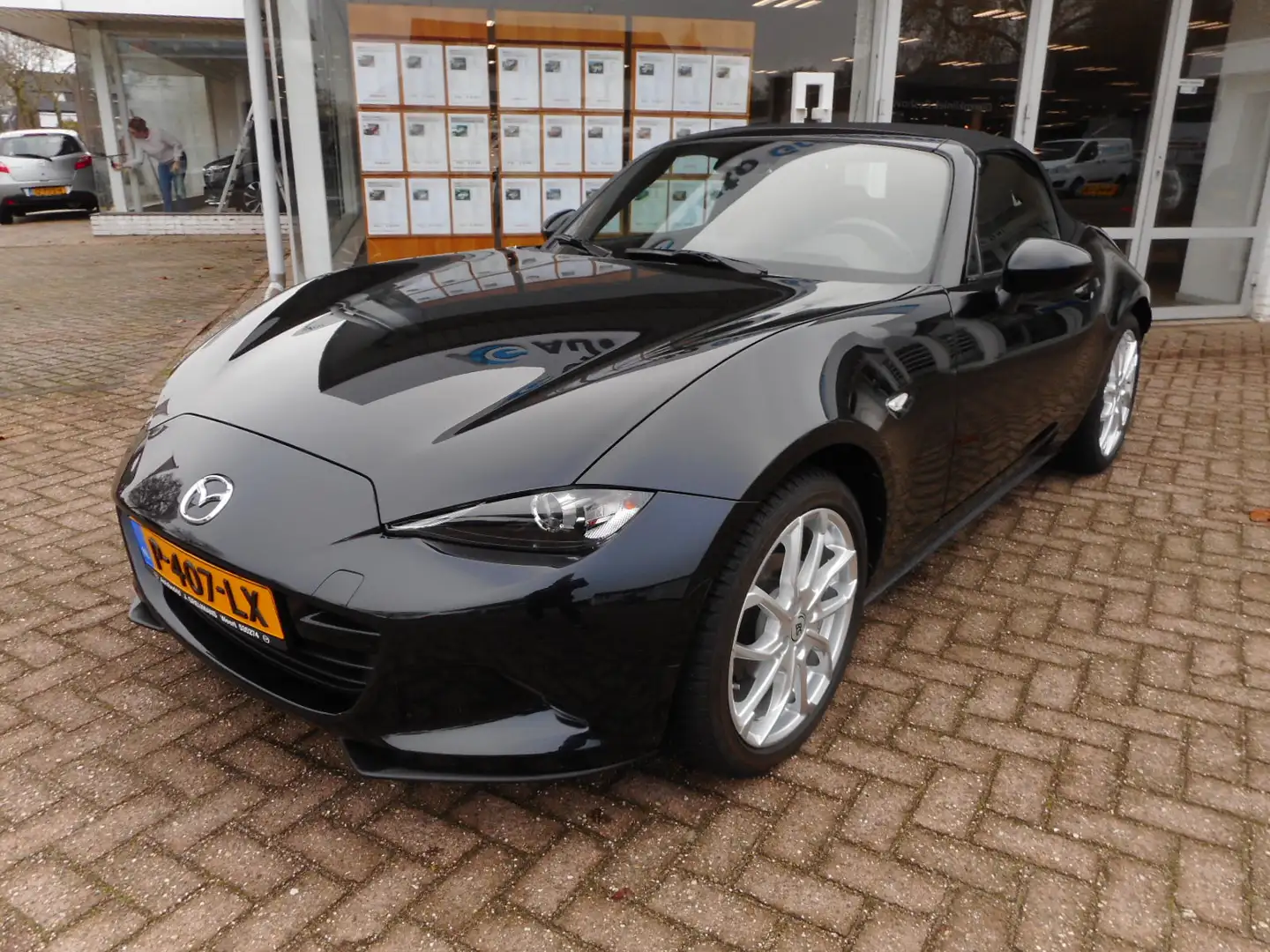 Mazda MX-5 1.5 SkyActiv-G 132 TS+ 17" Lichtmetalen wielen Schwarz - 2