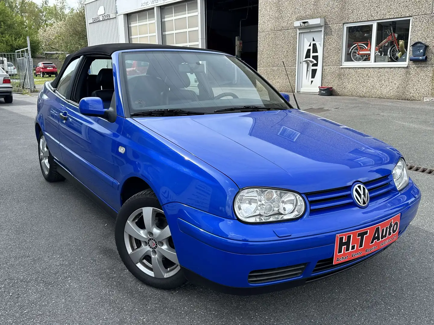 Volkswagen Golf 1.9 TDi/Cabriolet/Etat neuf/Special COLOURCONCEPT Bleu - 2