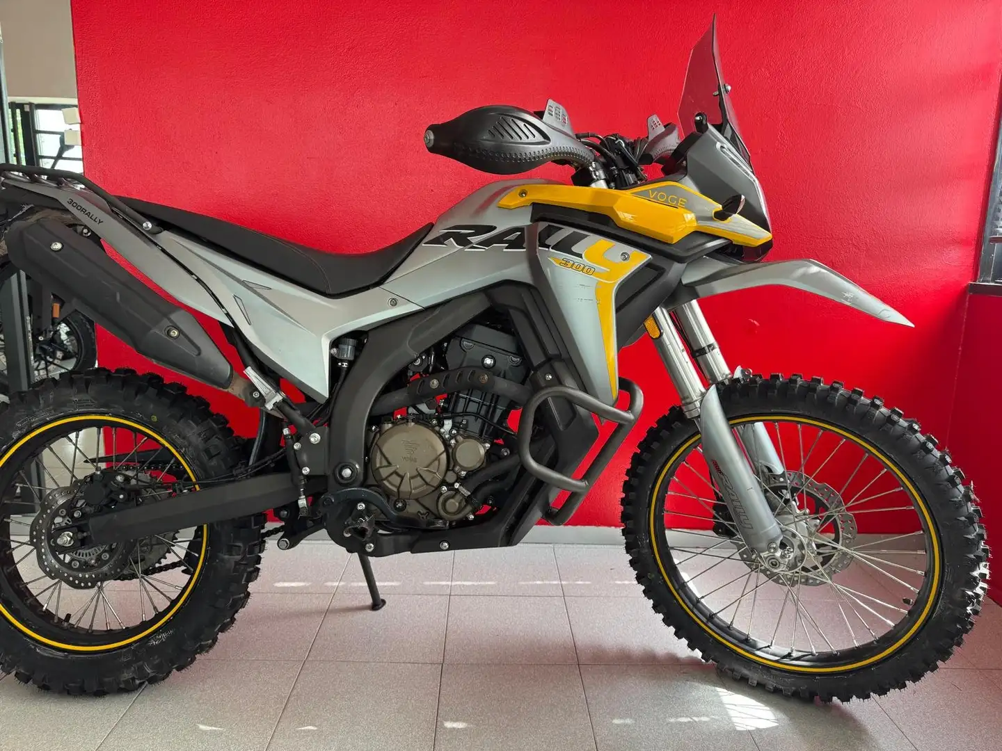Voge 300R RALLY Grigio - 1