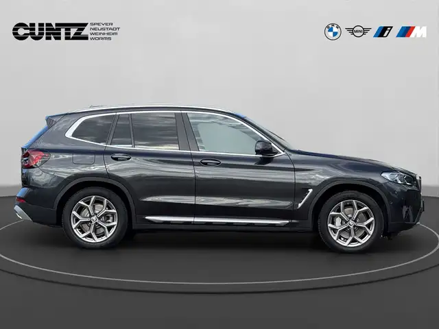 BMW X3 view 5