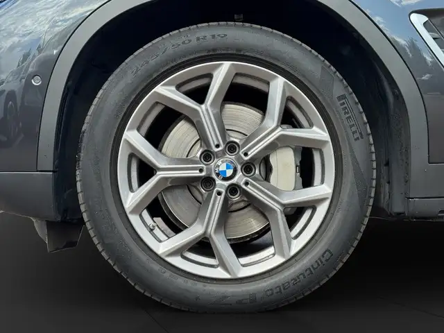 BMW X3 view 10