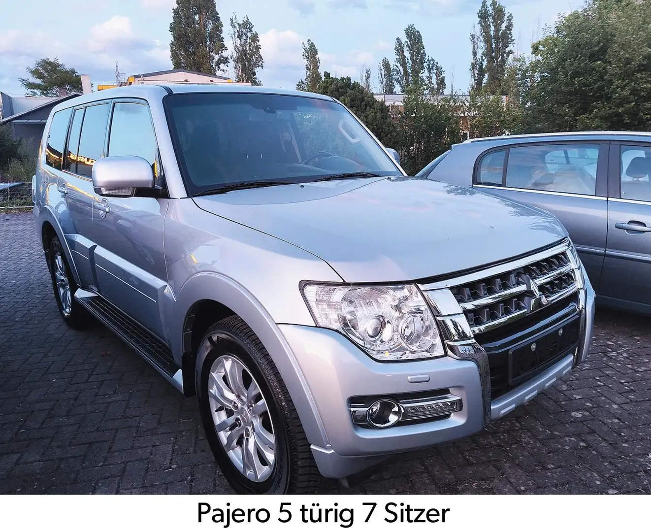 Mitsubishi Pajero 3,2 DI-D 4WD Diamant Automatik Silber - 1