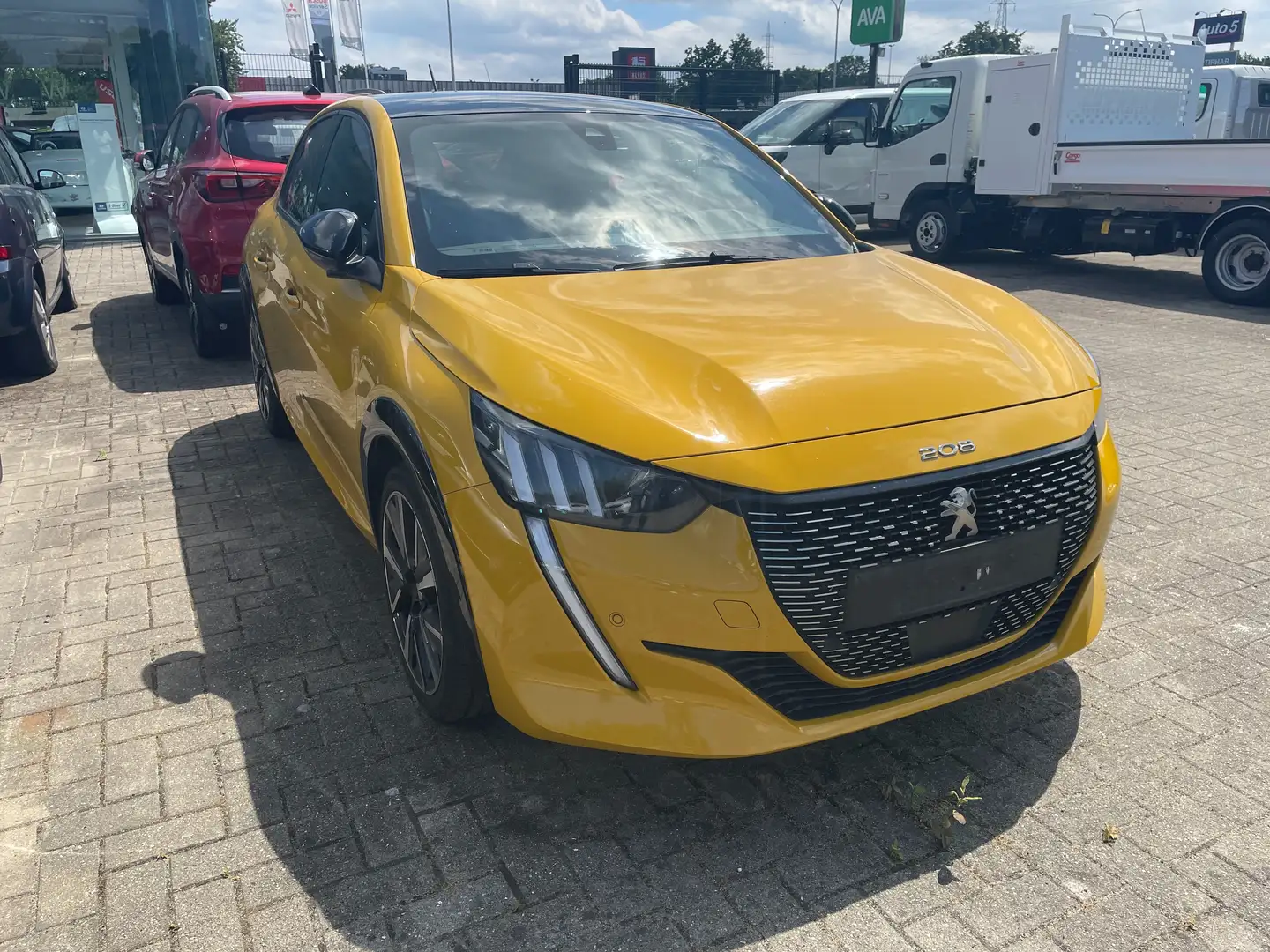Peugeot 208 1.2i PureTech GT Line (EU6.3) Jaune - 1