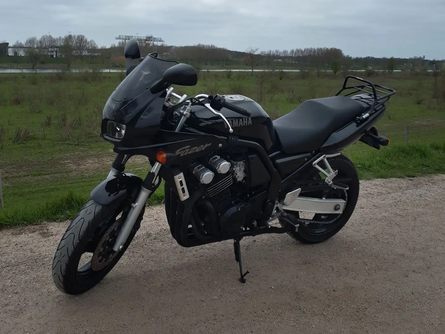 Yamaha FZS 600 Negro - 2