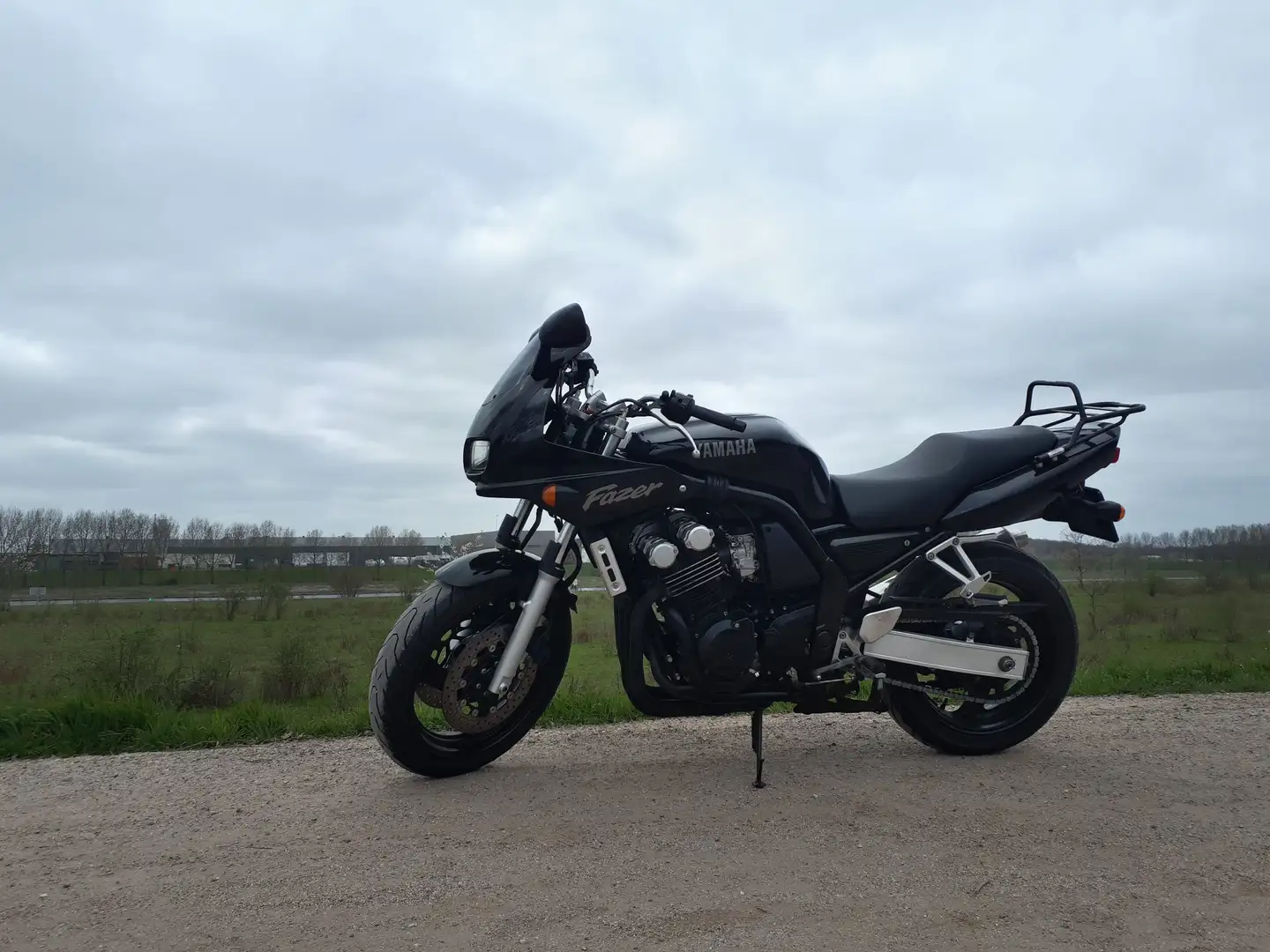 Yamaha FZS 600 Negro - 1