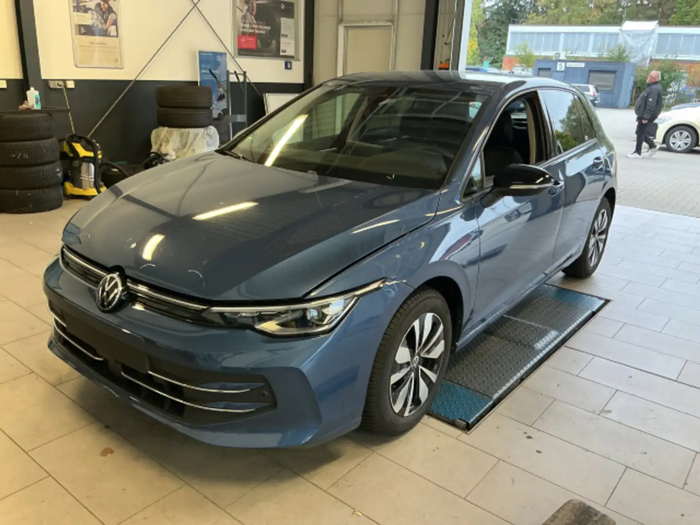 Volkswagen Golf VIII 1.5 TSI Goal AHK Navi ACC CarPlay LED Blau - 2