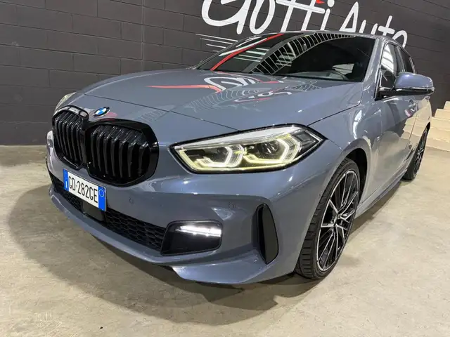 BMW 1 Series view 8