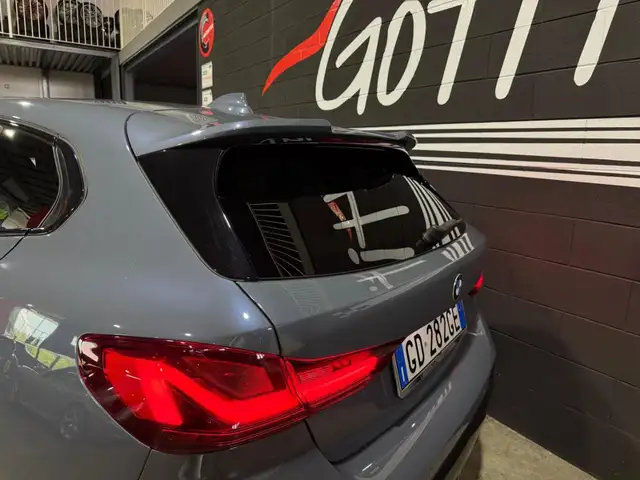 BMW 1 Series view 9