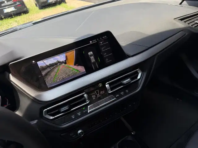 BMW 1 Series view 11