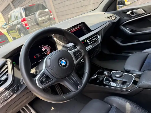 BMW 1 Series view 13