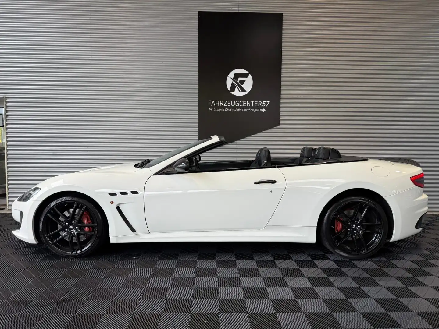 Maserati GranCabrio MC 4.7L V8/PDC/NAVI/SHZ/BOSE Wit - 2