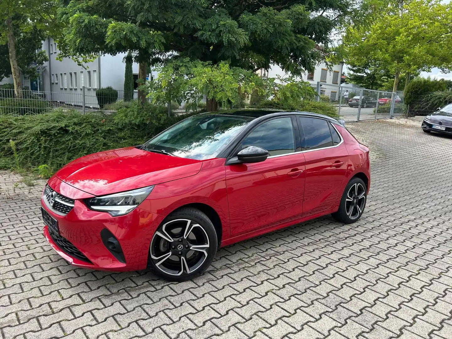 Opel Corsa F 1.2T Elegance Automatik Rouge - 1