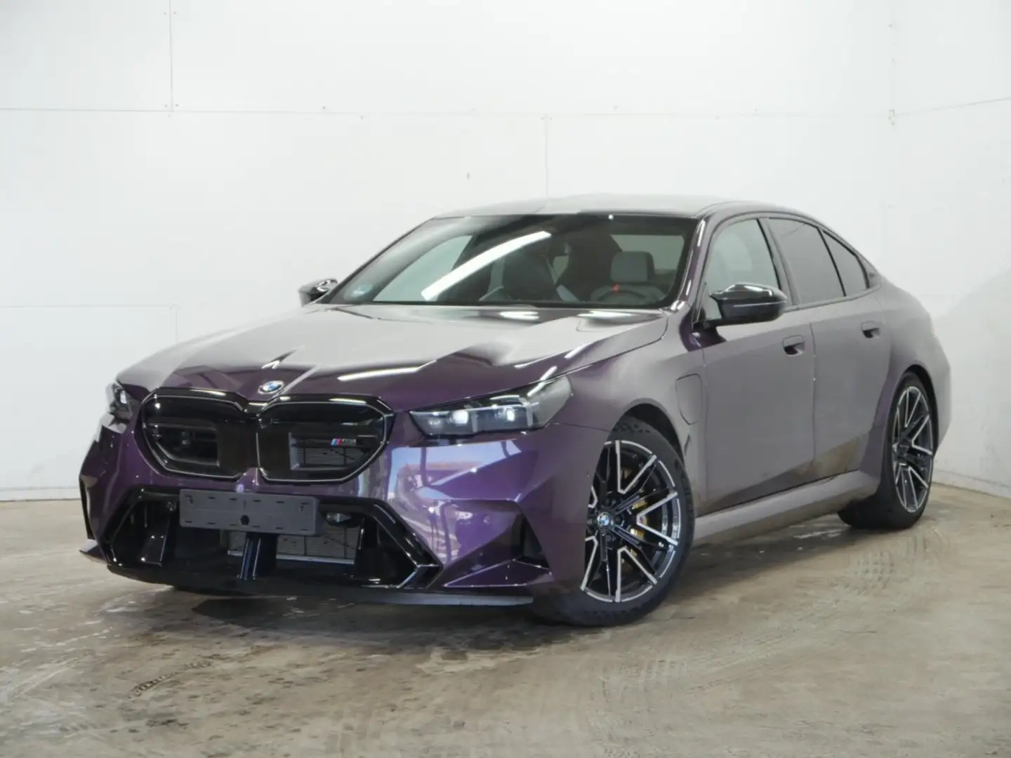 BMW M5 Limousine Individual Daytonaviolett ///DriversP. Mauve - 1