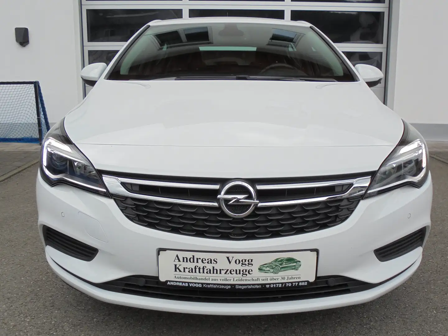 Opel Astra Edition 1,6l Start/Stop Klimaautomatik Einparkh. Weiß - 2