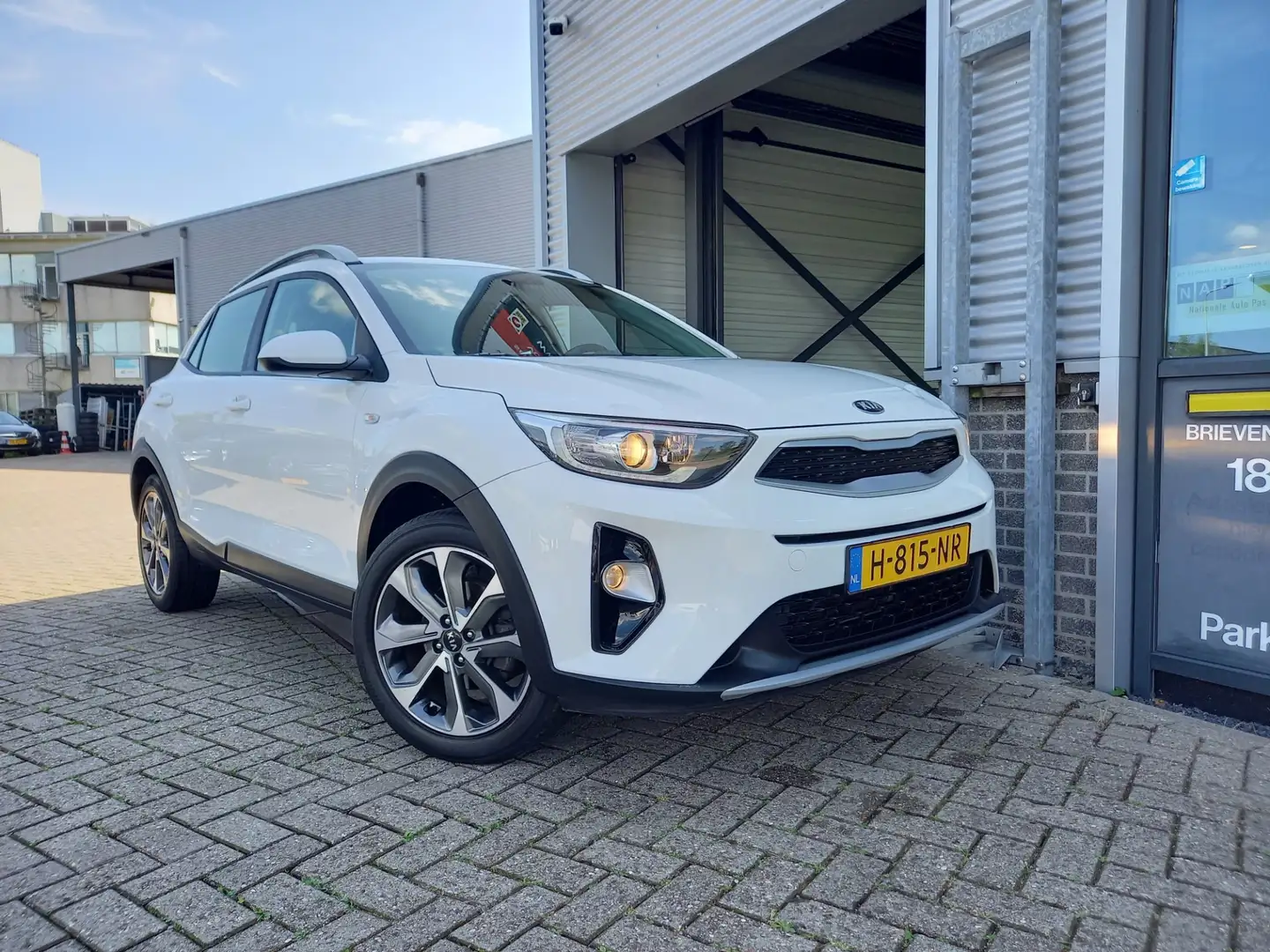 Kia Stonic 1.0 T-GDi DynamicLine - CAMERA - CARPLAY / ANDROID Wit - 2