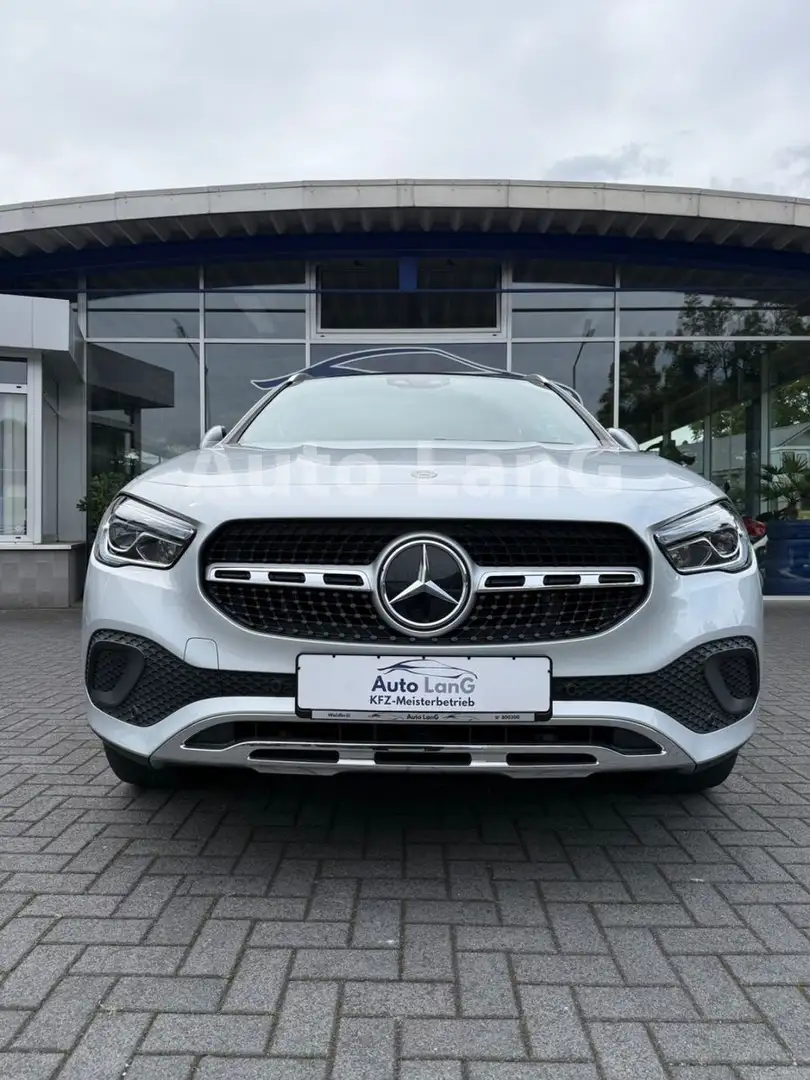 Mercedes-Benz GLA 200 Automatik NAVI LED KAMERA PANORAMADACH Silber - 2