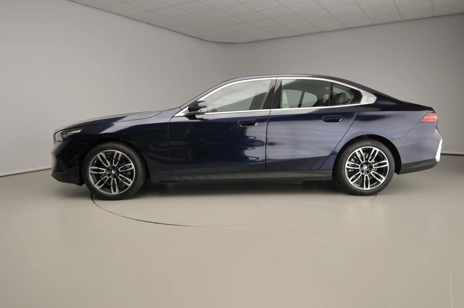 BMW 520 5 Serie Sedan 520i | LED | HUD | Sportstoelen | Ac Blau - 2