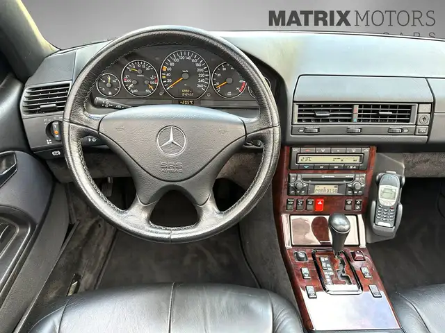 Mercedes-Benz SL view 3