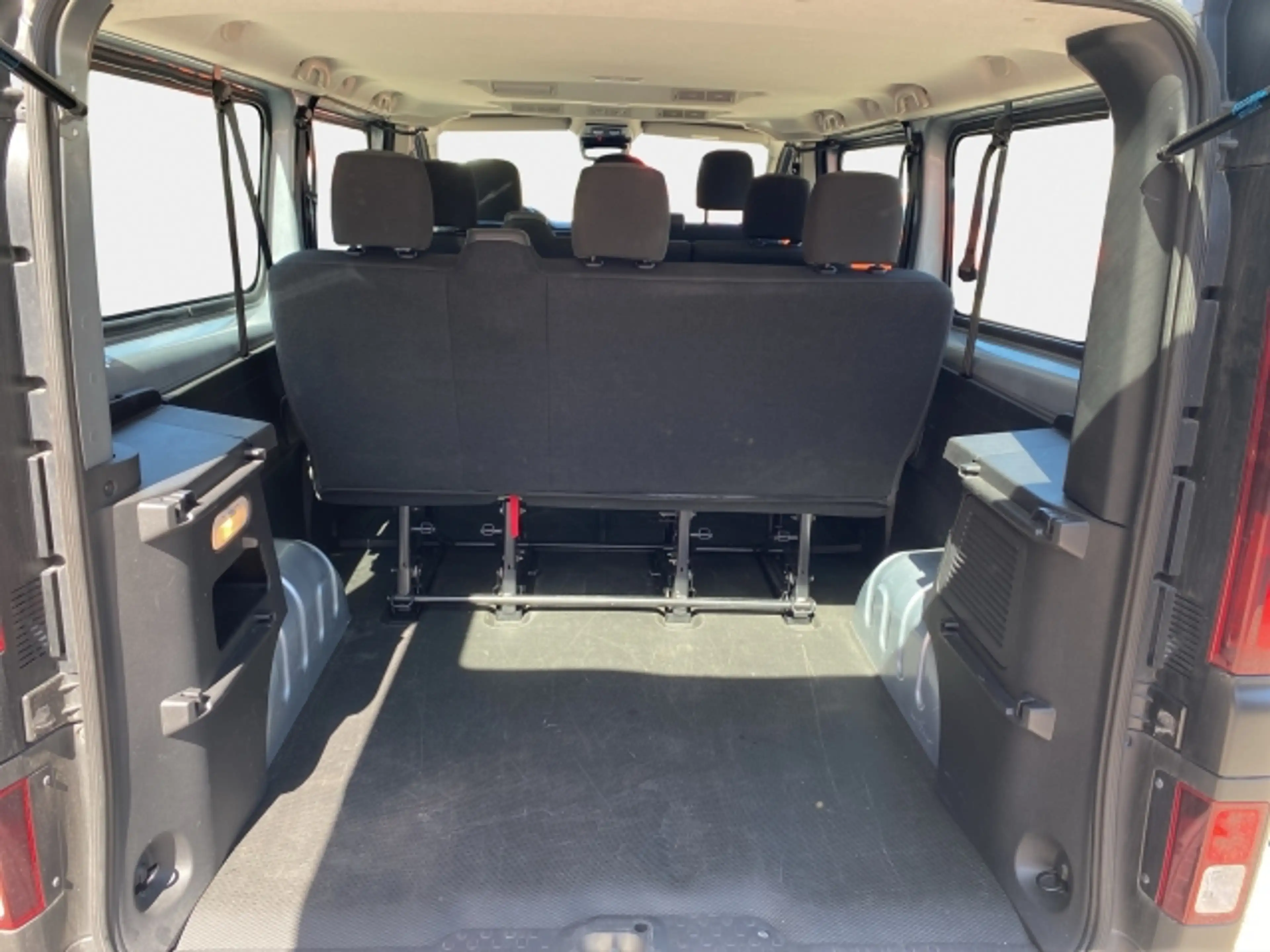 Nissan Primastar KOMBI Acenta L2H1 dCi150 6 Gang — photo 15