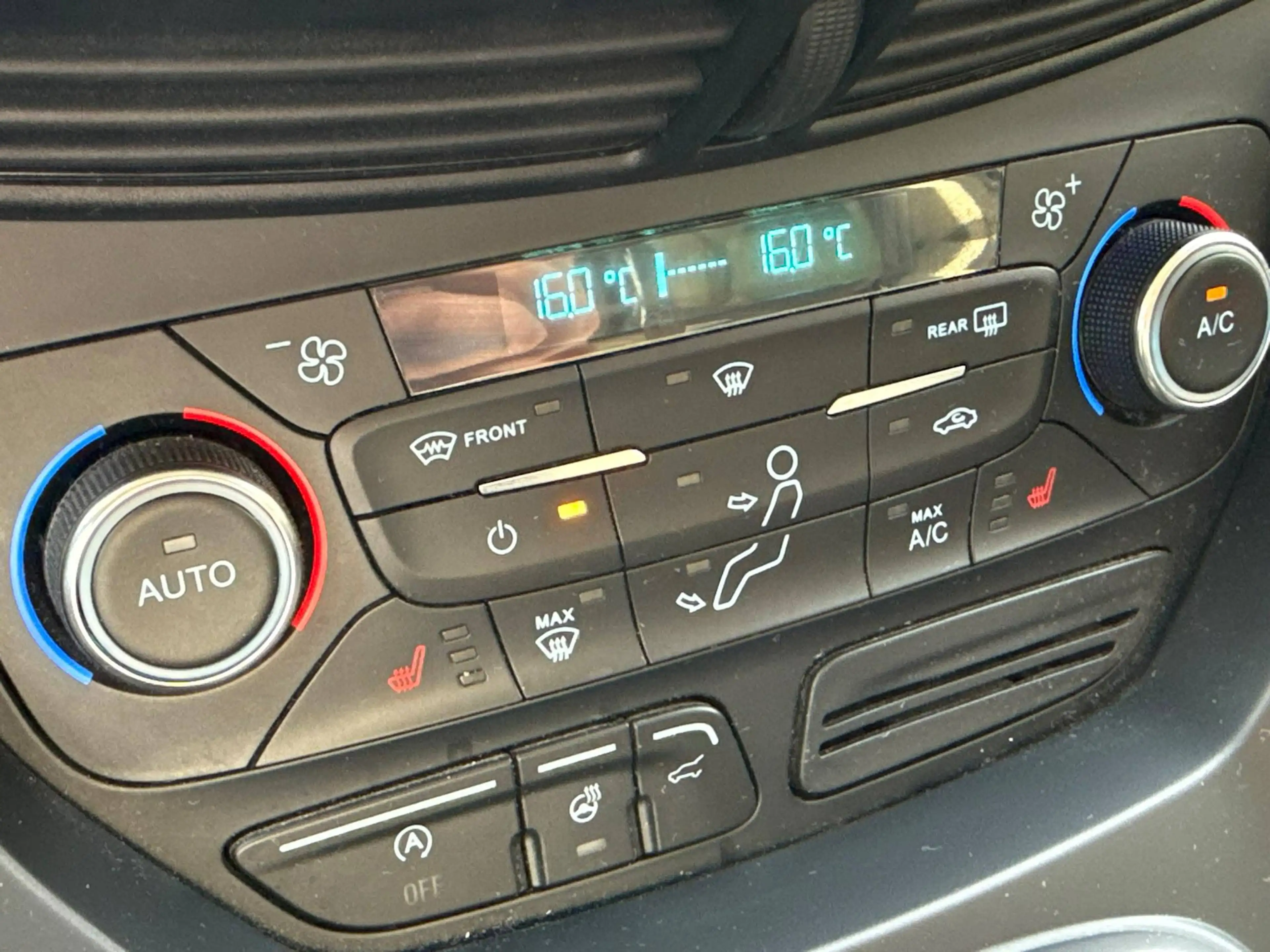 Ford Kuga Kuga 1.5 TDCi FWD Titanium PS — photo 14