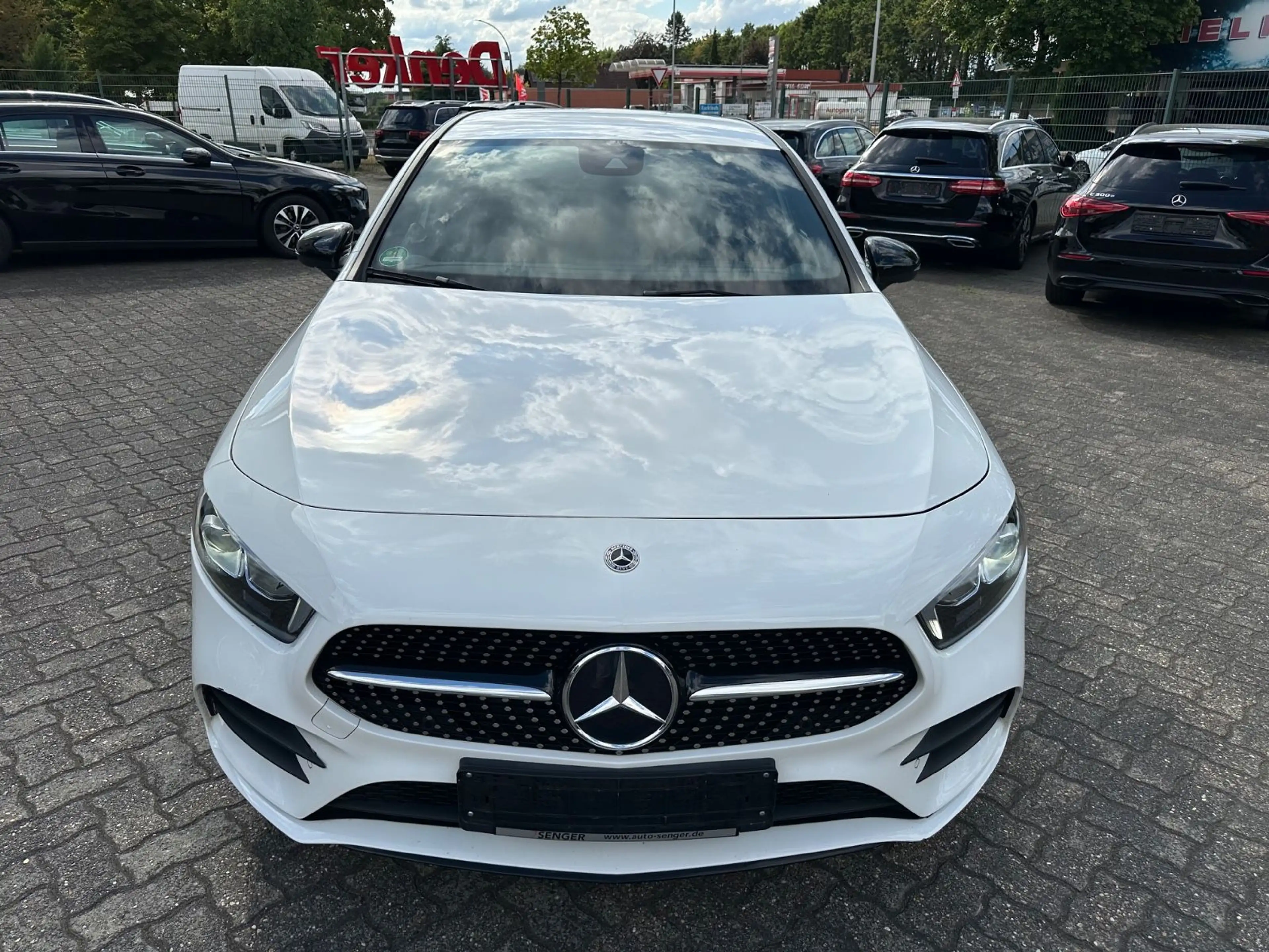 Mercedes-Benz A 250 e DCT AMG LIne LED Kamera Ambiente — photo 2