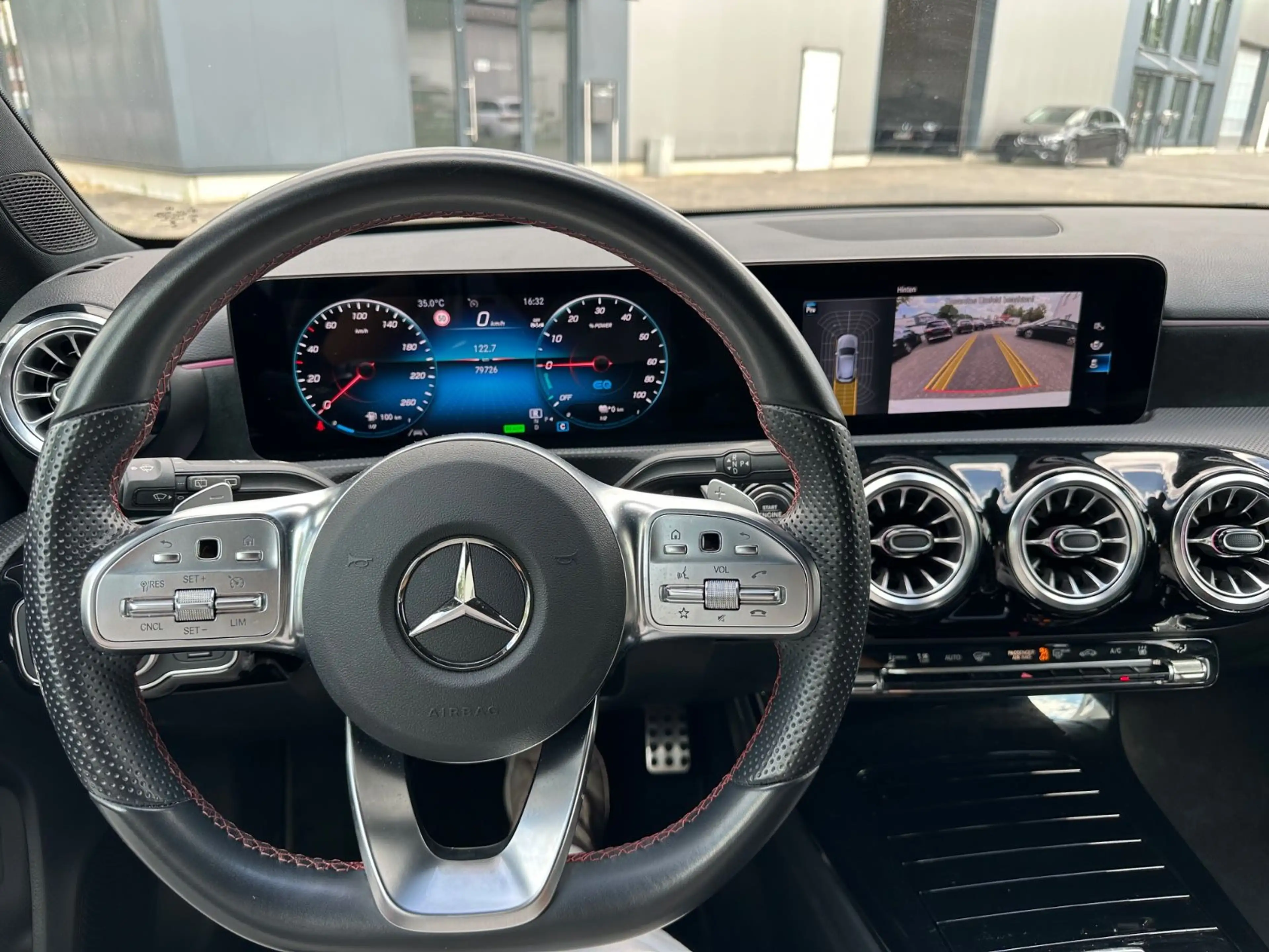 Mercedes-Benz A 250 e DCT AMG LIne LED Kamera Ambiente — photo 7
