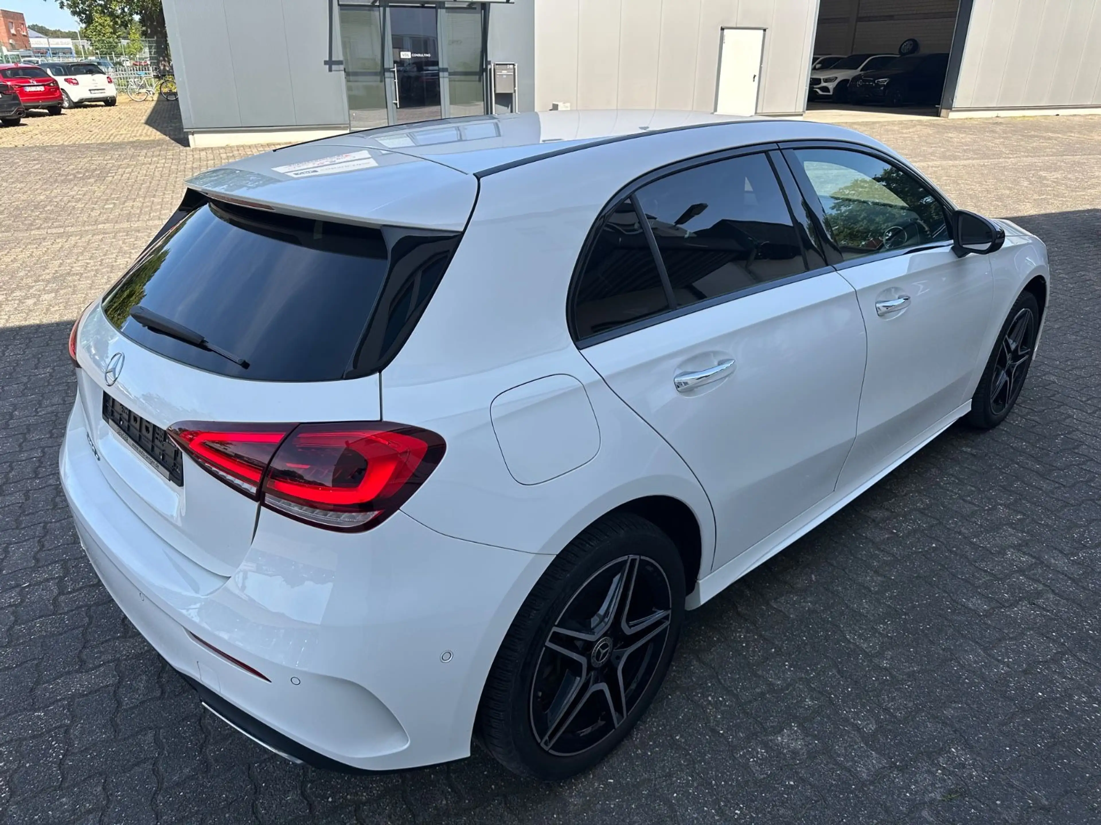 Mercedes-Benz A 250 e DCT AMG LIne LED Kamera Ambiente — photo 4