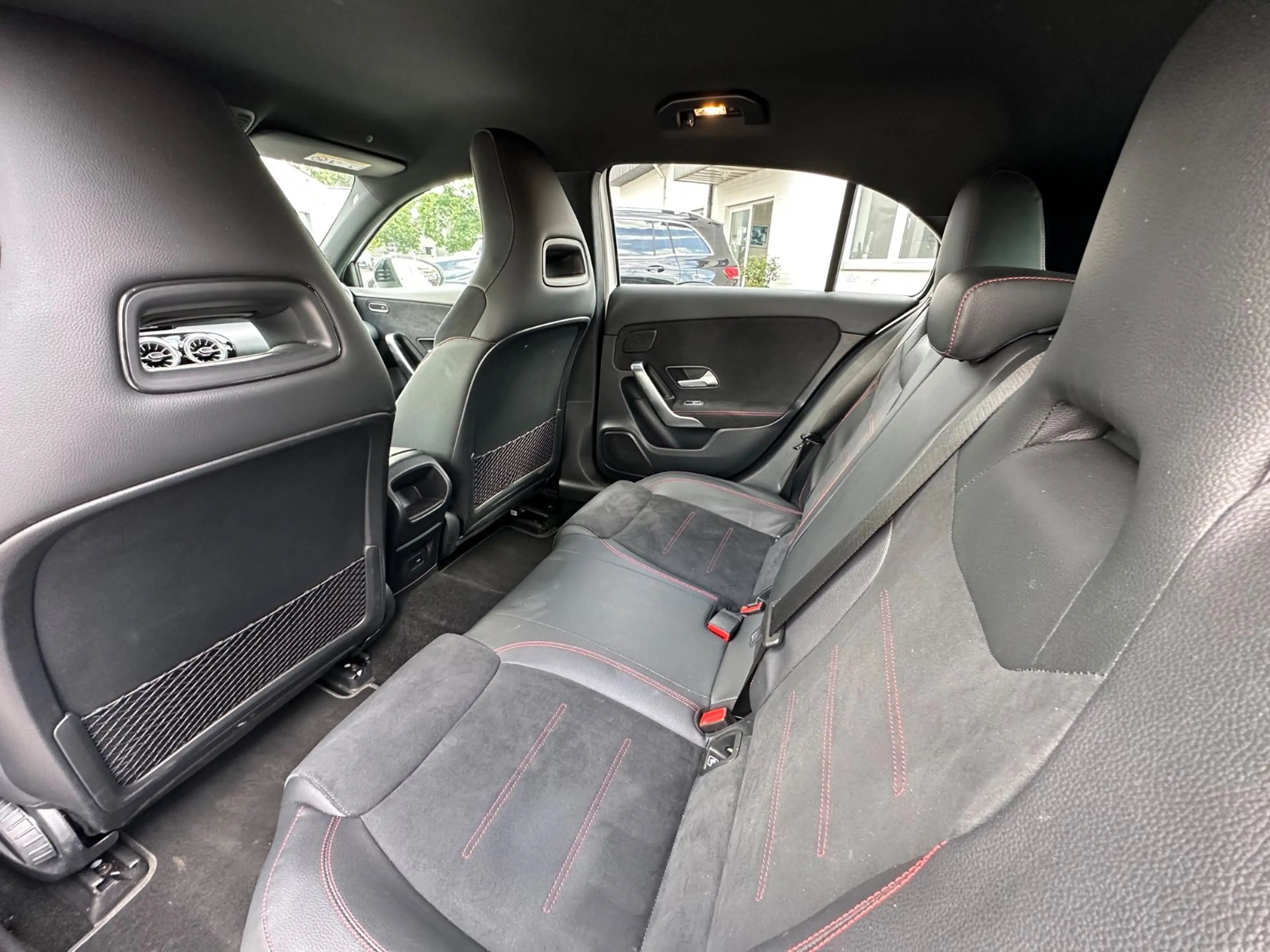 Mercedes-Benz A 250 e DCT AMG LIne LED Kamera Ambiente — photo 11