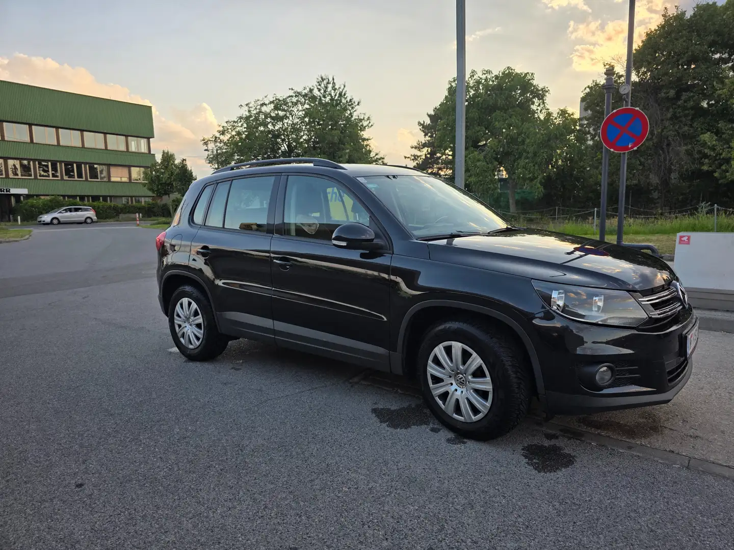Volkswagen Tiguan Tiguan 2,0 TDI Sky BMT DPF Sky Schwarz - 2