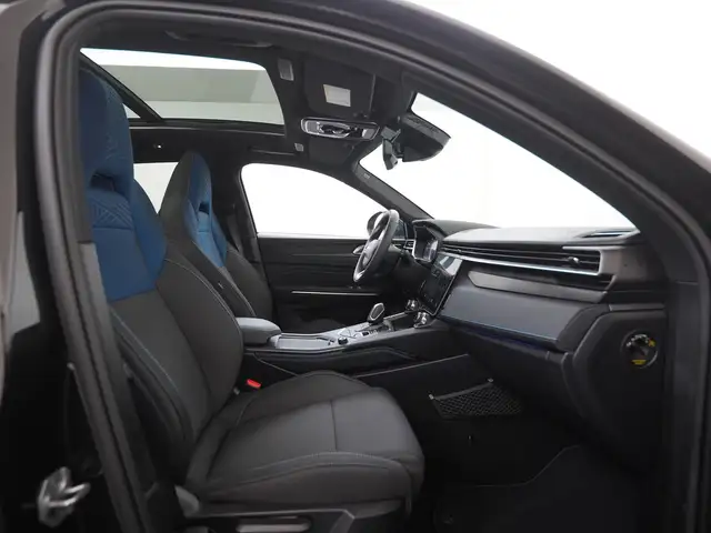 Lynk & Co 01 view 3