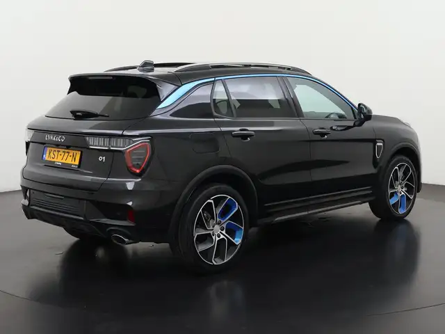 Lynk & Co 01 view 6