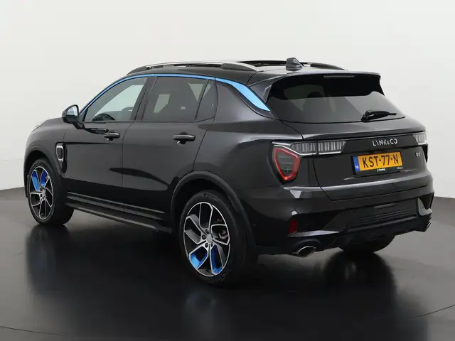 Lynk & Co 01 view 8
