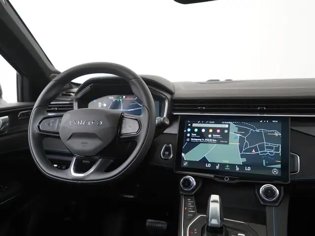 Lynk & Co 01 view 7