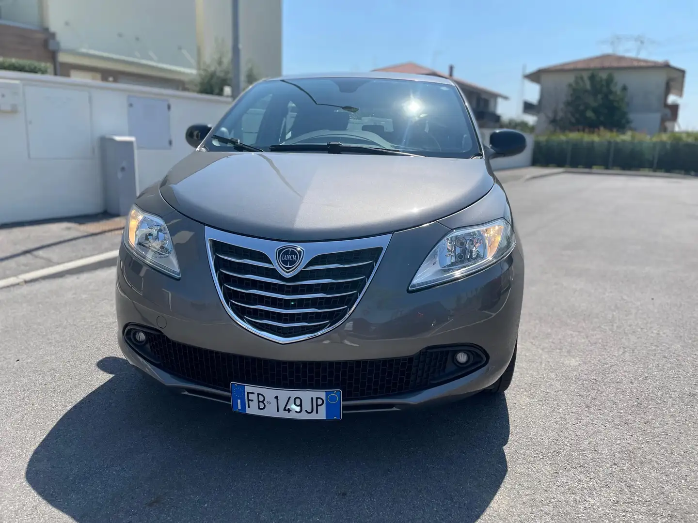 Lancia Ypsilon Ypsilon III 2015 1.2 Gold ecochic Gpl 69cv Gri - 2