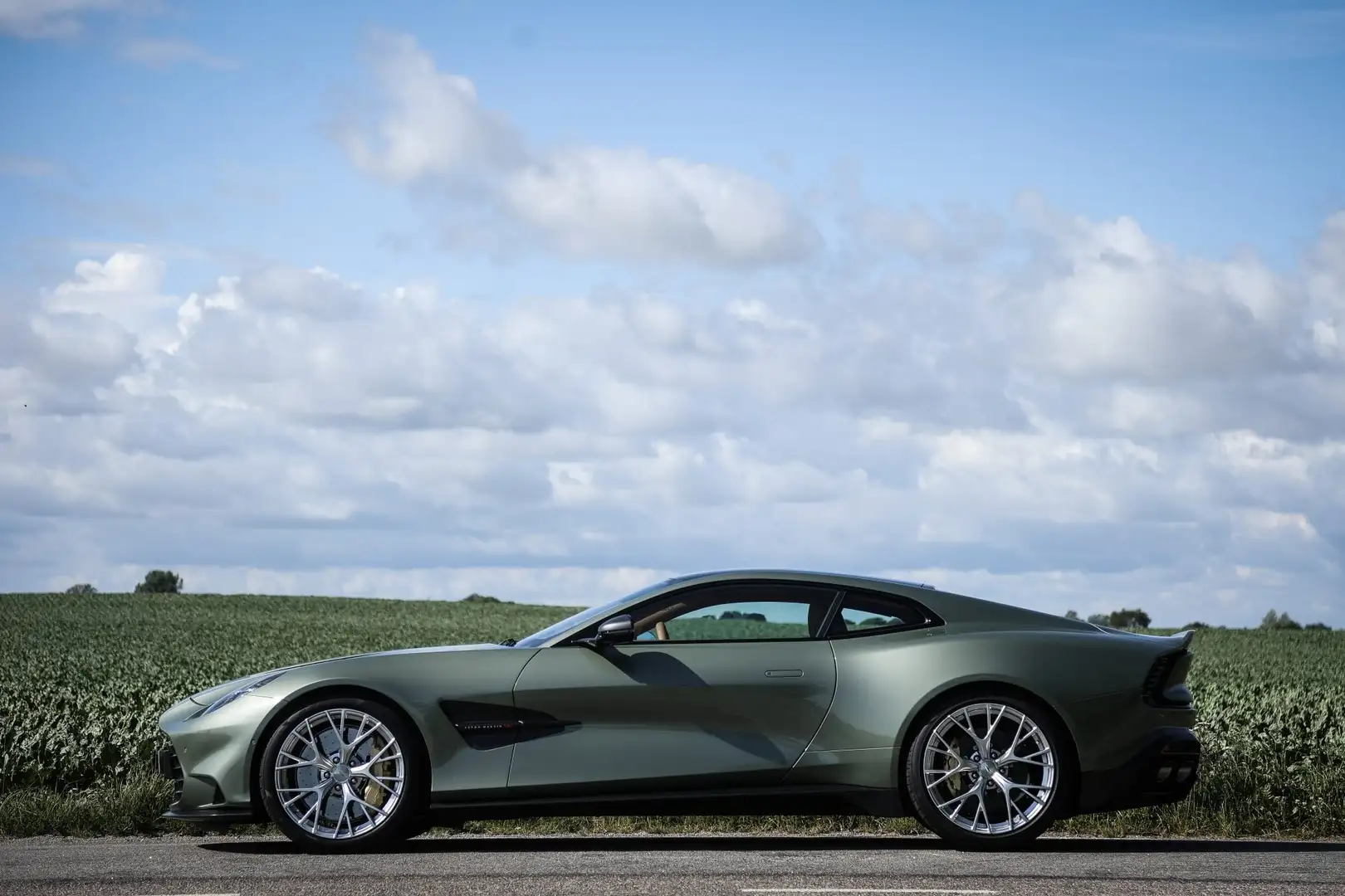 Aston Martin Vanquish mkIII 5.2 V12 835 ch Зелёный - 2