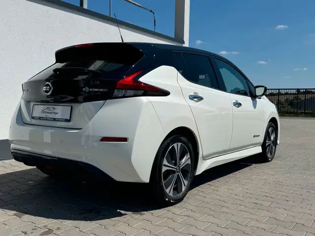 Nissan Leaf view 7