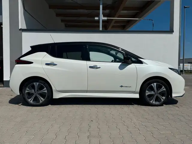 Nissan Leaf view 4